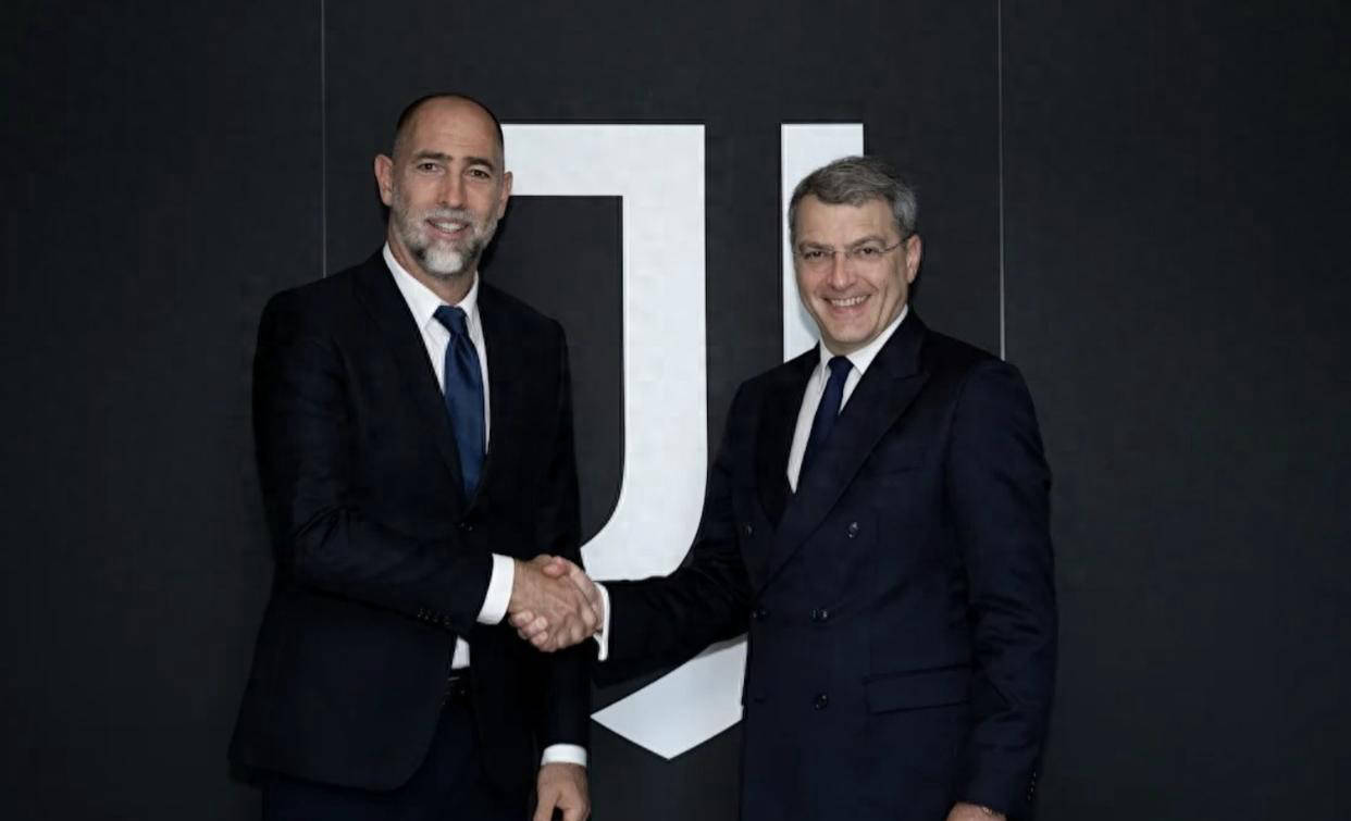 尤文新主帅斯帕莱蒂年薪300万签约,首秀将在克雷莫内塞进行 尤文新主帅斯帕莱蒂年薪300万签约,首秀将在克雷莫内塞进行